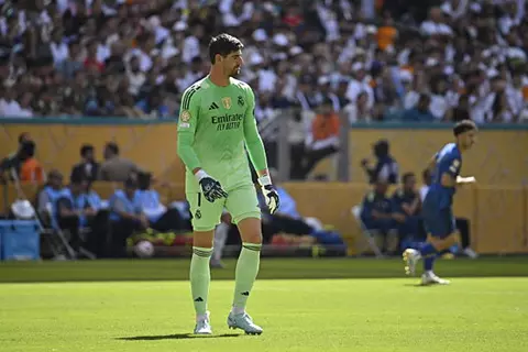 كورتوا: يجب النظر إلى توقيت المباريات.. ومواجهة راموس أمر جميل